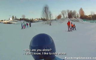 Snowboarder ungentlemanly loves cock