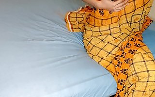 बाड़मेर की कॉलेज की लड़की को रूम पर लेजाकर किसी चोदा हिंदी ऑडिओ